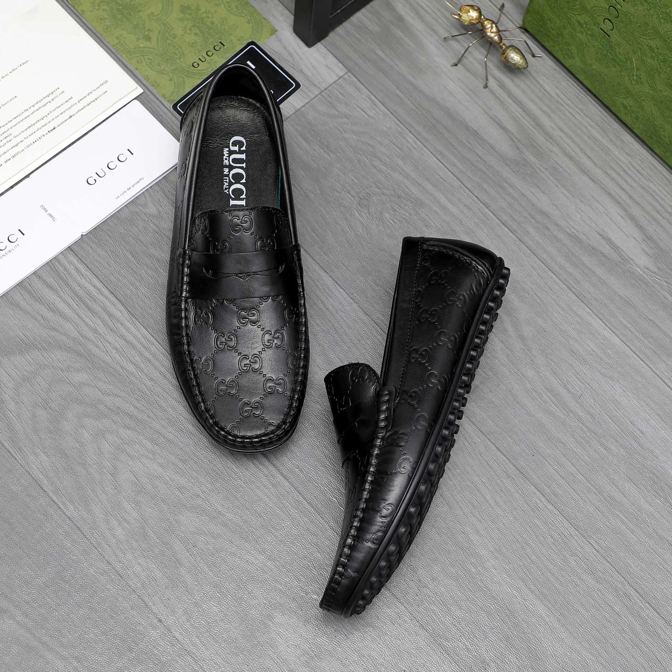 Men's shoes 💰380 Product trademark: GUCCI "Gucci" casual slip-on beanie shoes Regular size: 38-45 (45 is custom-made and non-returnable) Product materials: Selected high-quality embossed cowhide upper, pigskin lining, beanie outsole